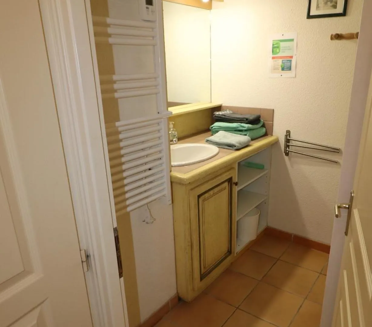 Holiday home Gite De Charme Avec Piscine Dans Le Luberon Au Domaine Artemiss Apt