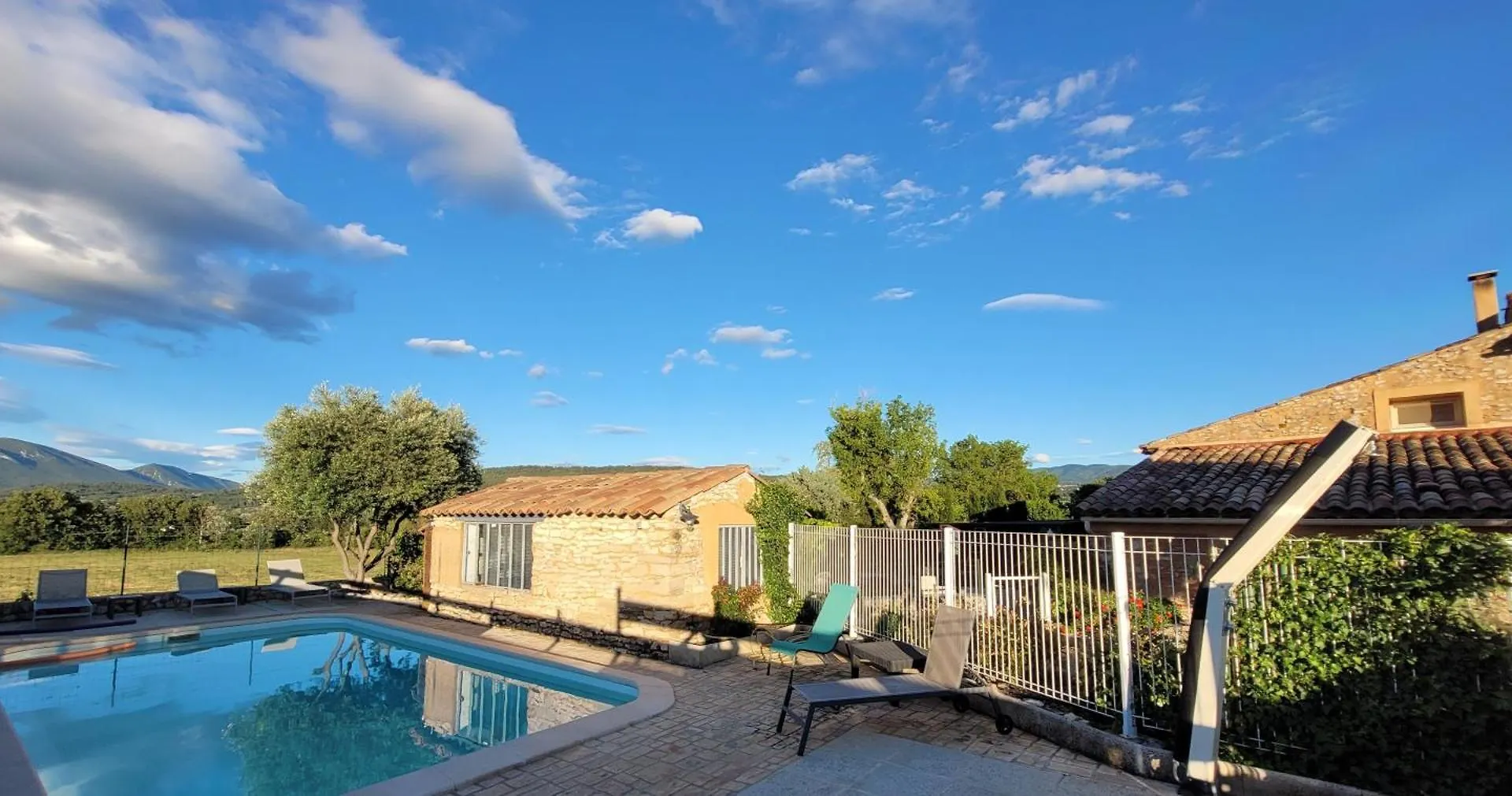 Gite De Charme Avec Piscine Dans Le Luberon Au Domaine Artemiss Apt