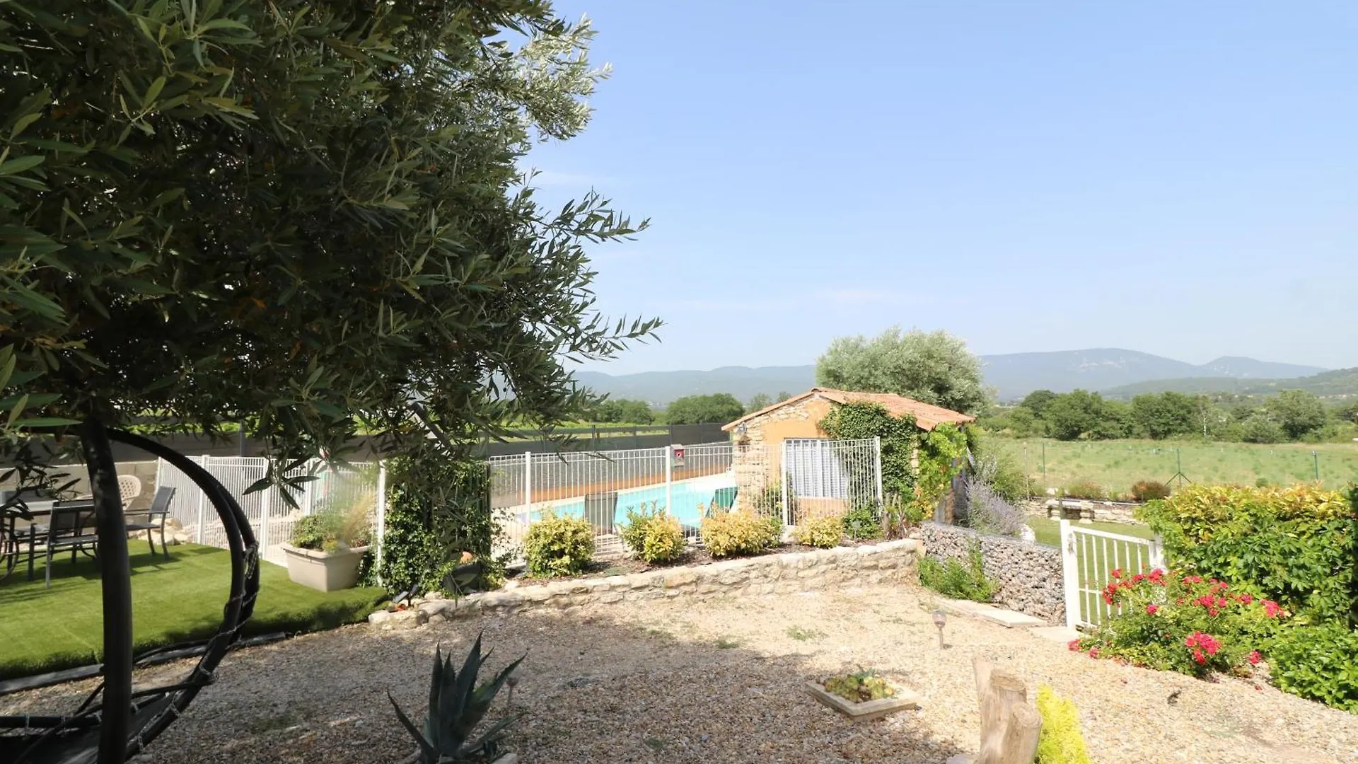Gite De Charme Avec Piscine Dans Le Luberon Au Domaine Artemiss Apt