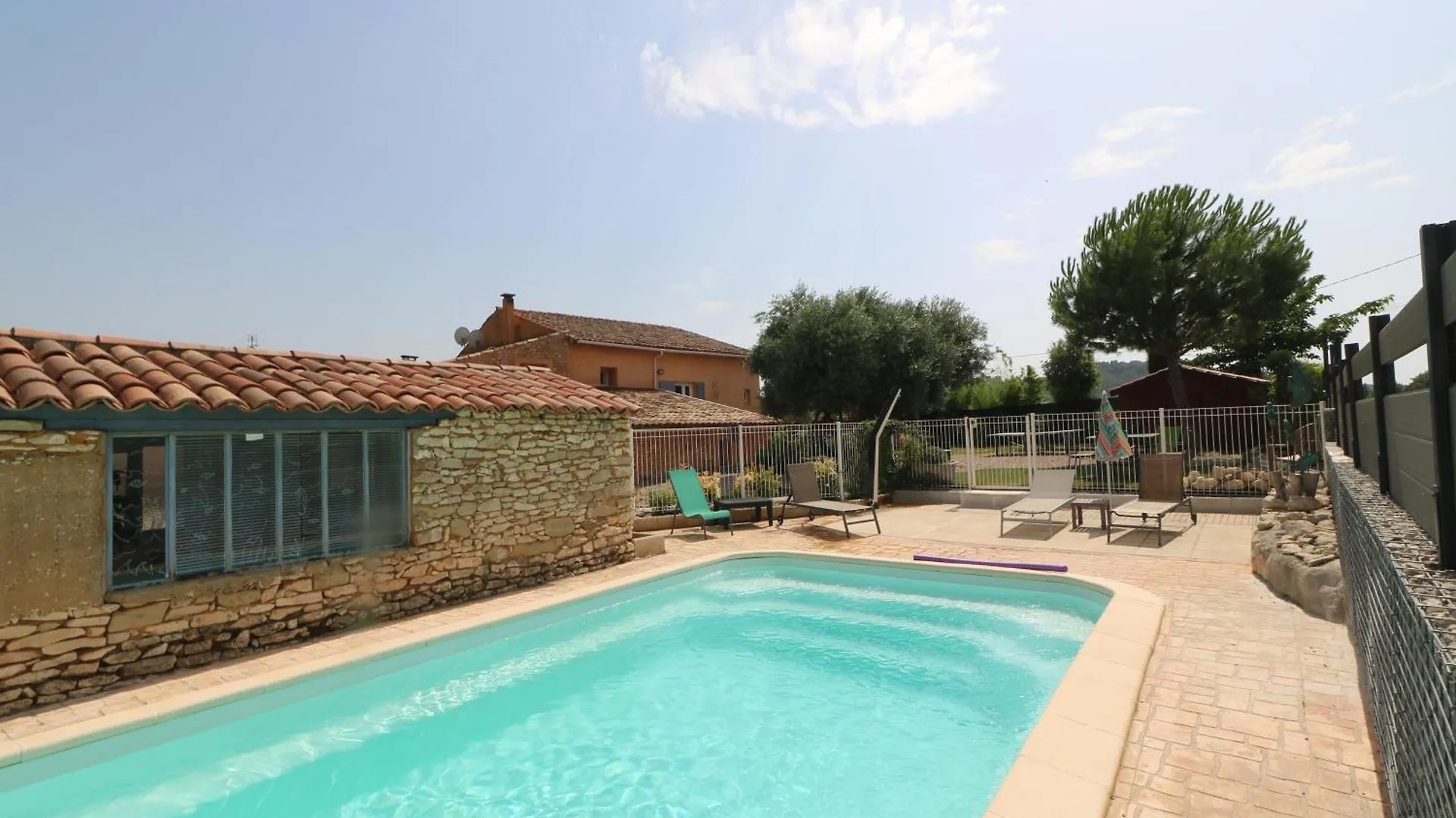 Gite De Charme Avec Piscine Dans Le Luberon Au Domaine Artemiss Apt